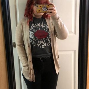 Women’s tan cardigan *with pockets!*